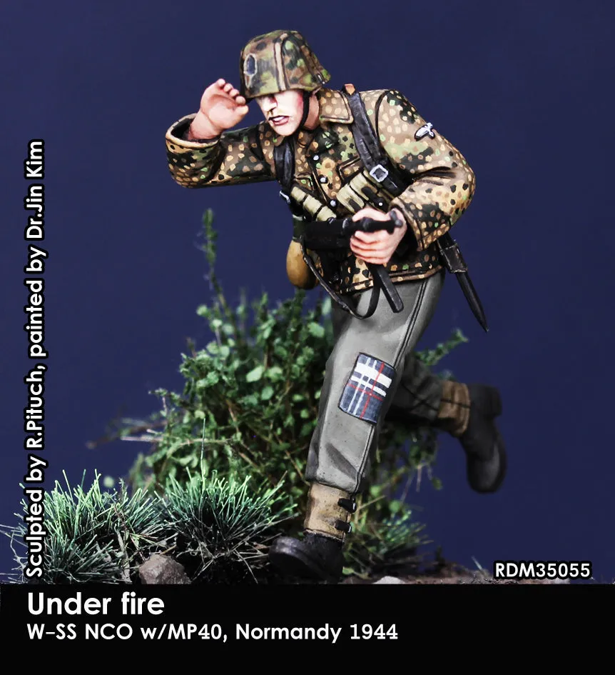Rado Miniatures RDM35055 figurka W-SS s MP40 1/35