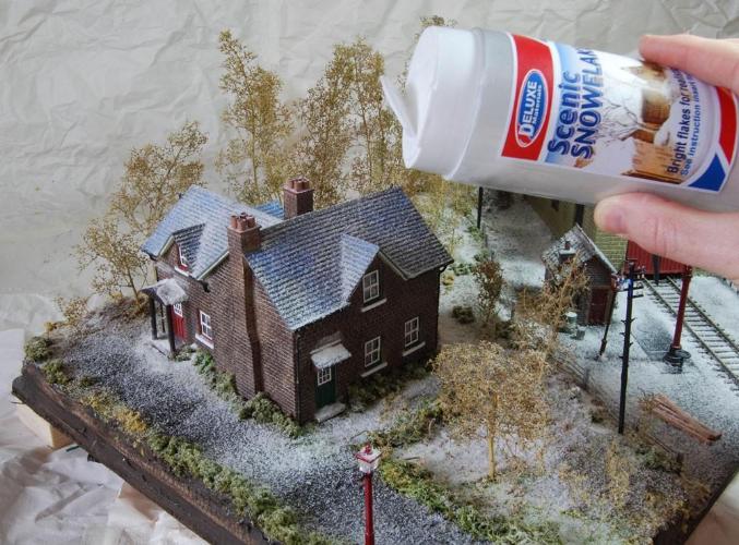 Deluxe Materials Scenic Snowflakes modelový sníh 500 ml sypký