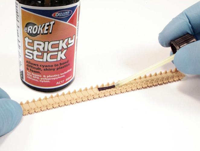 Deluxe Materials Tricky Stick primer 50 ml na plasty