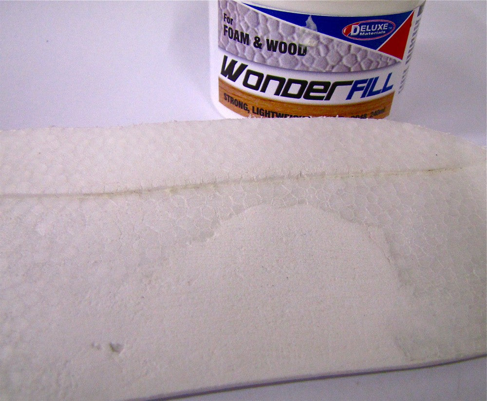 Deluxe Materials Wonderfill BD48 tmel na dřevo a pěnu 240 ml