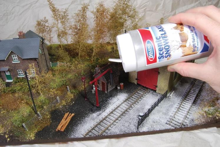 Deluxe Materials Scenic Snowflakes modelový sníh 500 ml sypký