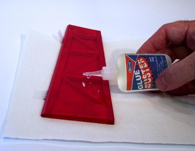 Deluxe Materials Glue Buster odstraňovač lepidla 28 g