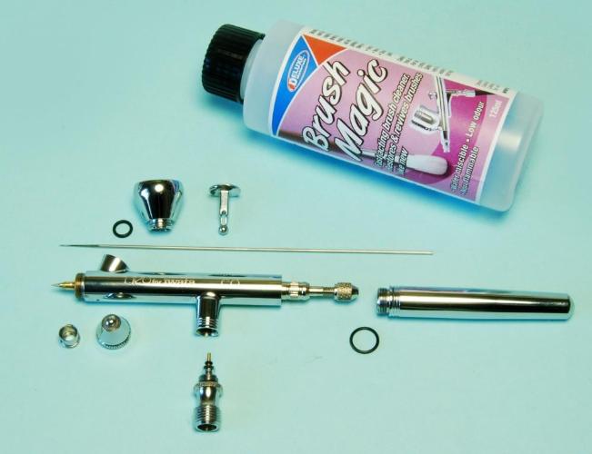 Deluxe Materials Brush Magic čistič štětců na barvy