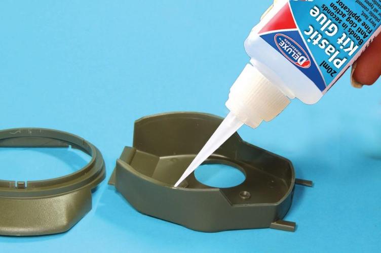 Deluxe Materials Plastic Kit Glue AD70 lepidlo na modely 20 ml
