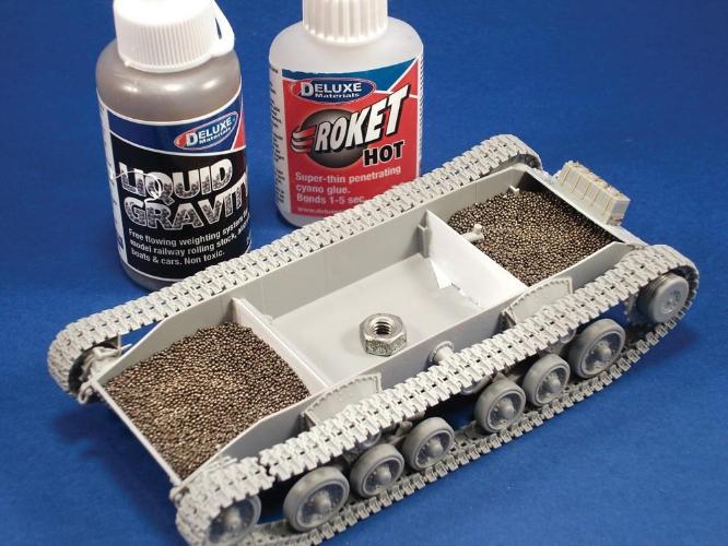 Deluxe Materials Liquid Gravity zátěž do modelu 240 g netoxická