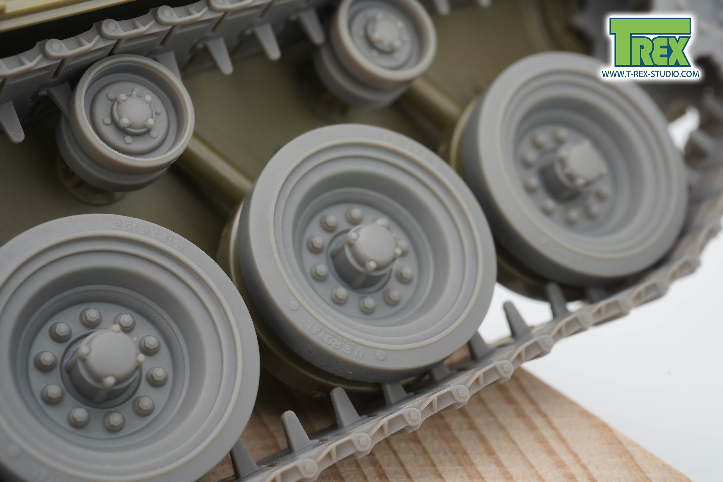 T-Rex Studio TR35236 pojezd M24 Chaffee 1/35 Tamiya