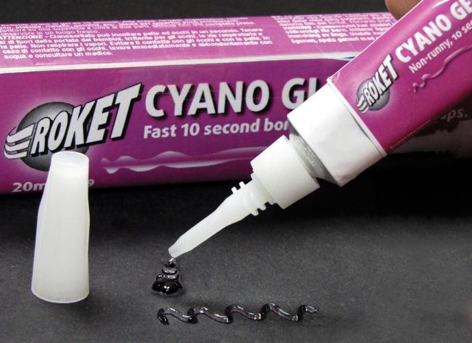 Deluxe Materials Roket Cyano Gel AD69 vteřinové lepidlo 20 ml gelové