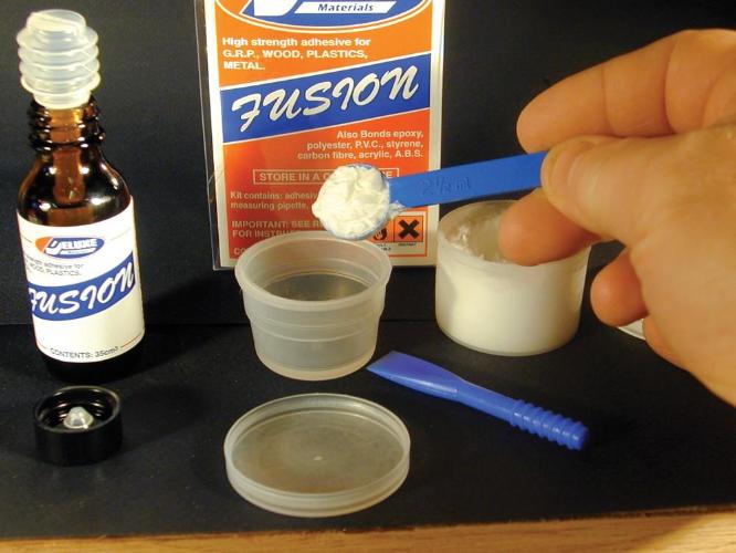 Deluxe Materials Fusion AD19 akrylové lepidlo 75 ml nejsilnější