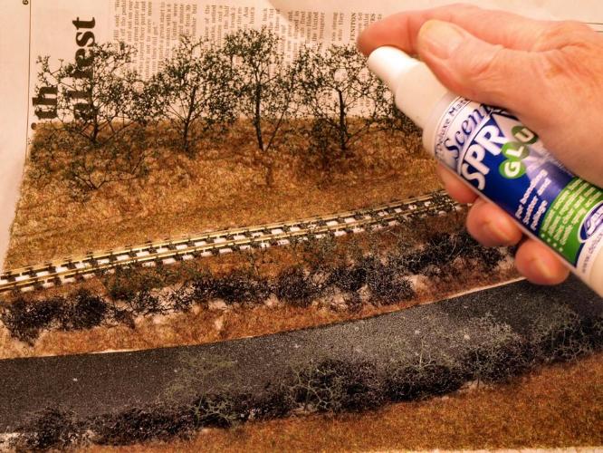 Deluxe Materials Scenic Spray AD54 lepidlo 100 ml ve spreji