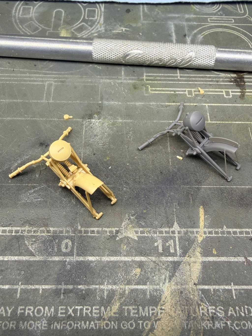 T-Rex Studio TR35098 přední vidlice Kettenkrad 1/35